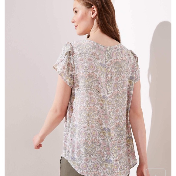 LOFT Garden tulip sleeve top - Picture 2 of 3